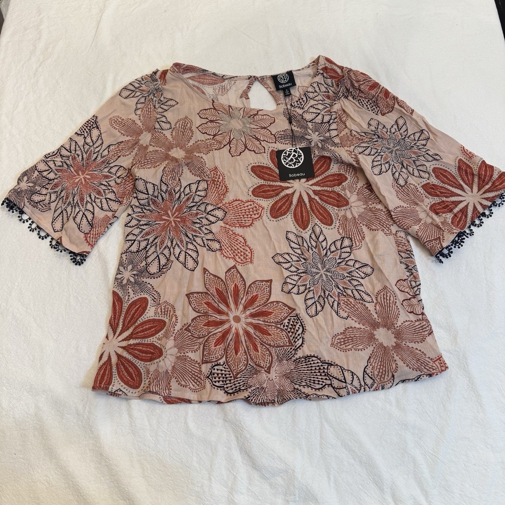 Bobeau NWT Women Small Floral Blouse Keyhole back Crochet Trim Rayon Peasant Top
